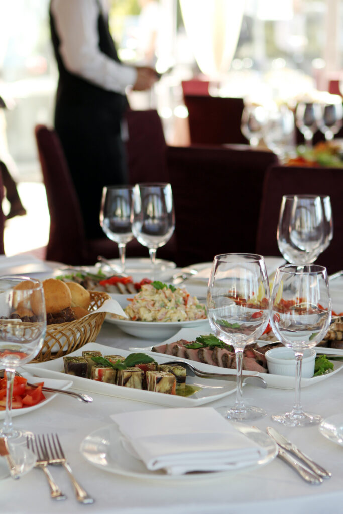 banquet-table-restaurant